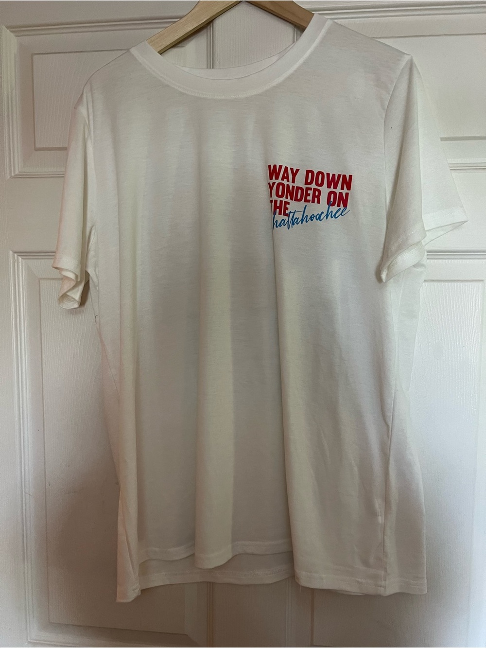 NEW Women’s Alan Jackson White Graphic Crewneck T-Shirt with Red & Blue Text